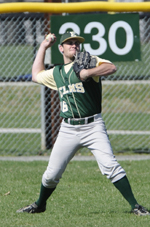 Baseball Earns Split At UMass-Dartmouth
