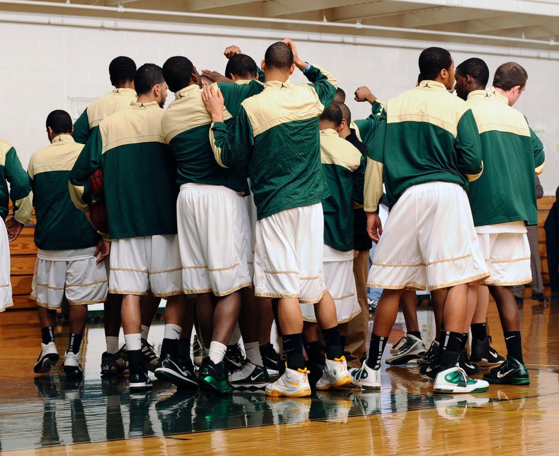 Salve Regina University Advances Past Men&rsquo;s Basketball in ECAC Championship Semifinals