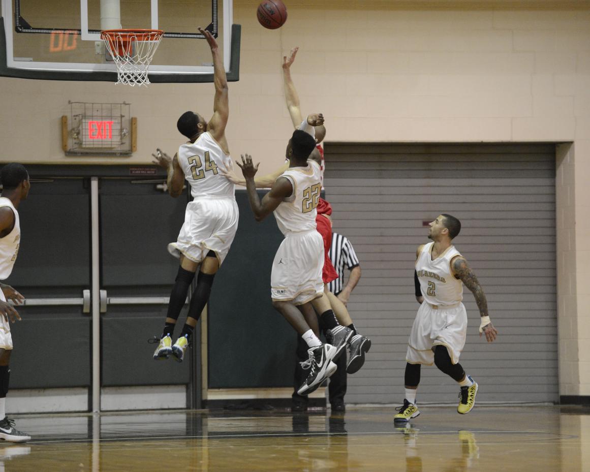 Men&rsquo;s Basketball Downs UMass-Dartmouth, 82-69