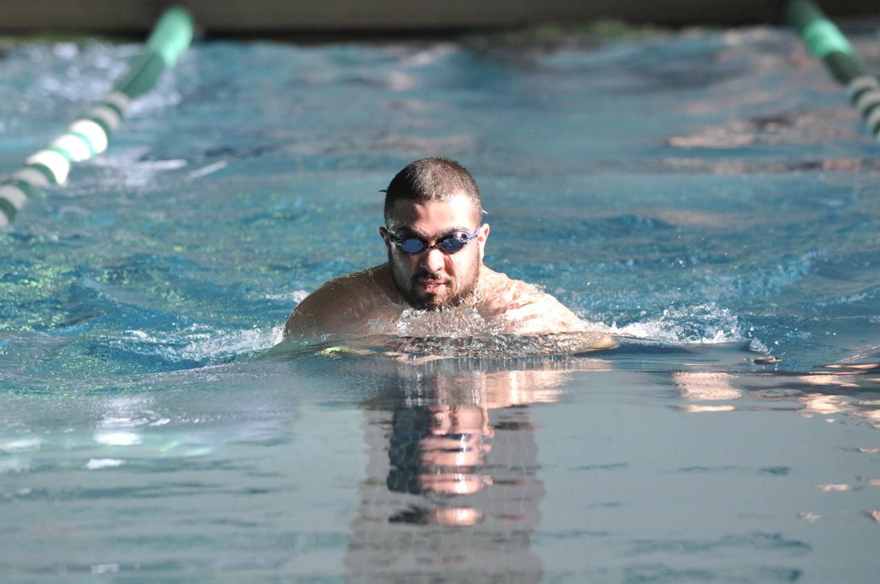 Men&rsquo;s and Women&rsquo;s Swimming Split against University of New England