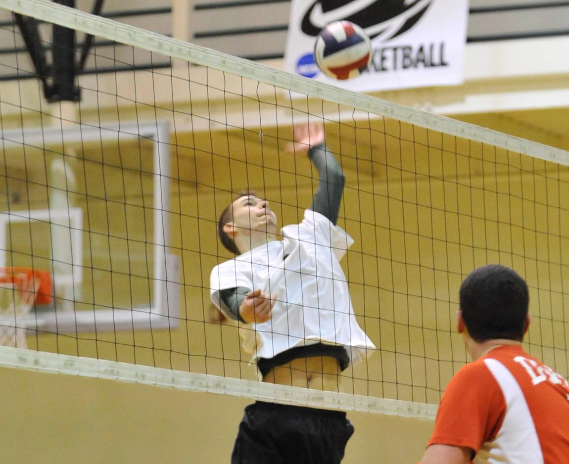 Men&rsquo;s Volleyball Sweeps Past Lesley University, 3-0