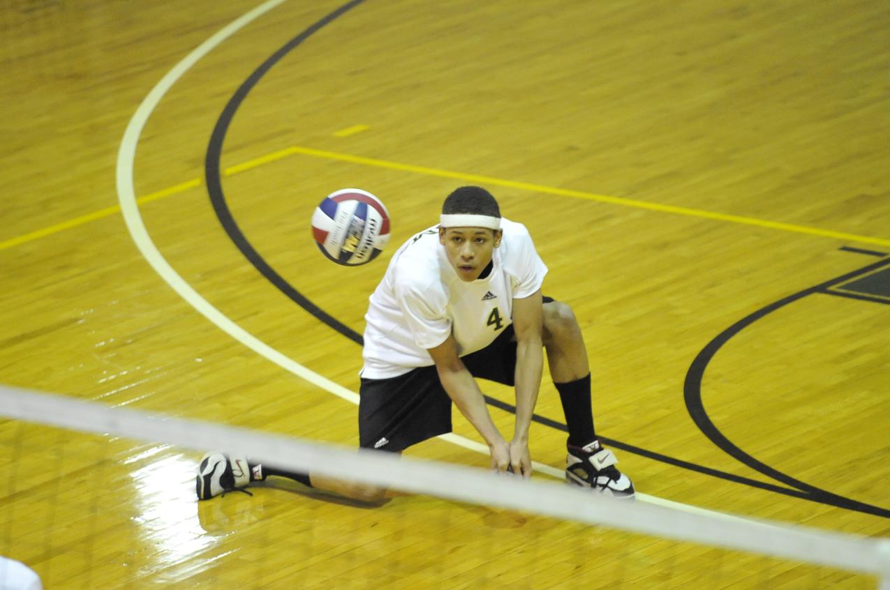 Men&rsquo;s Volleyball Sweeps By Daniel Webster College, 3-0; Advances To NECC Championship Match