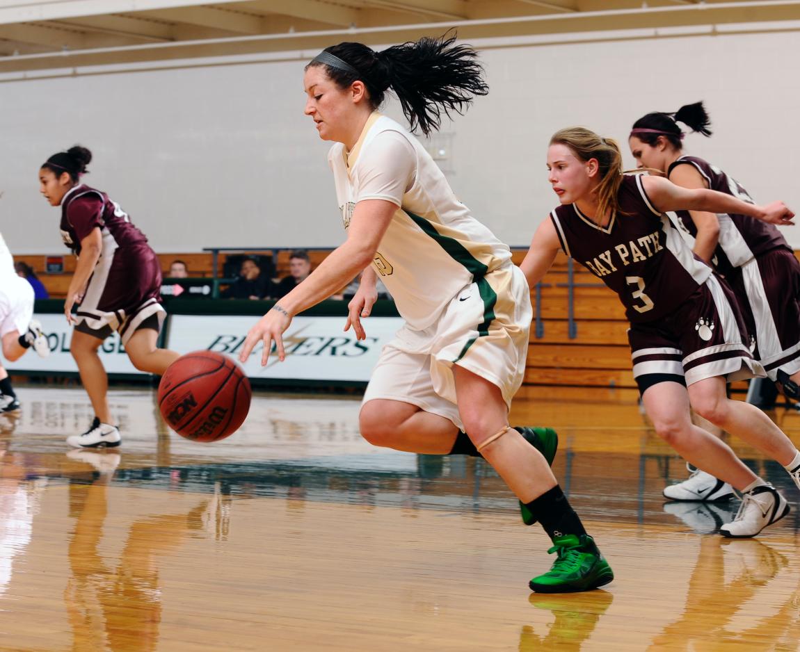 St. Joseph College (Conn.) Outlasts Women&rsquo;s Basketball, 76-69