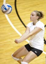 Womens Volleyball Claws Past Bay Path 3-2