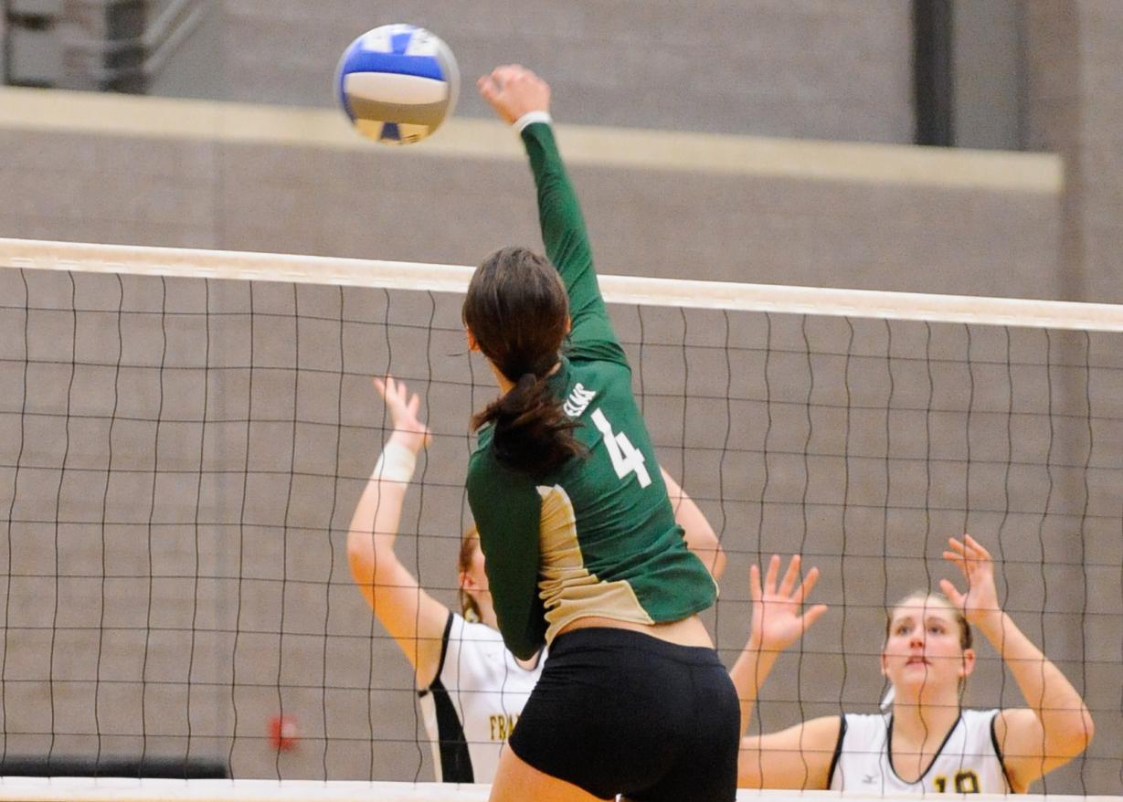 Women's Volleyball Falls to Pine Manor College, 3-1