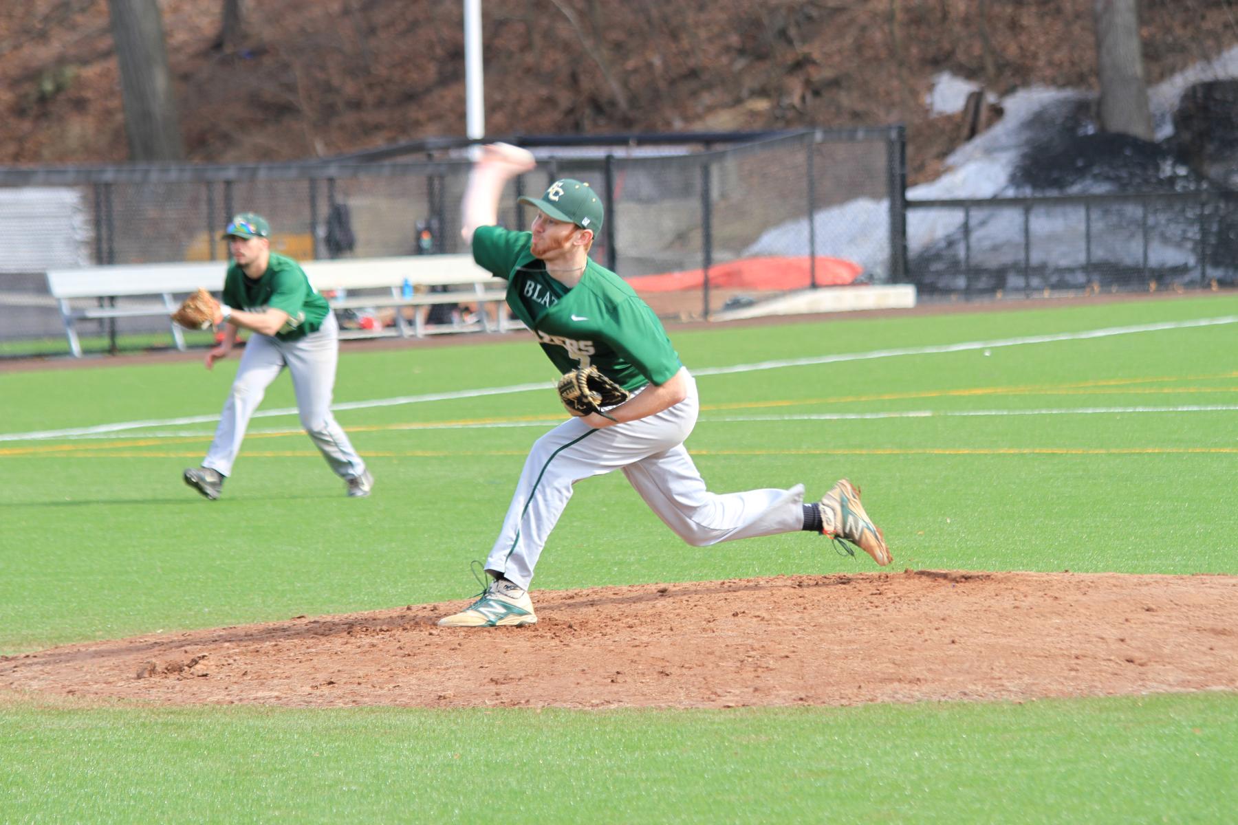 Baseball Sweeps Doubleheader Over Illinois College
