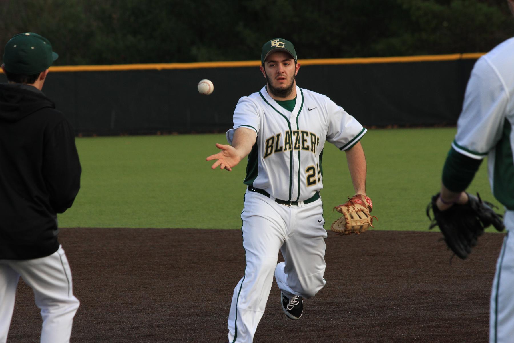 Baseball Sweeps Twinbill at Albertus Magnus