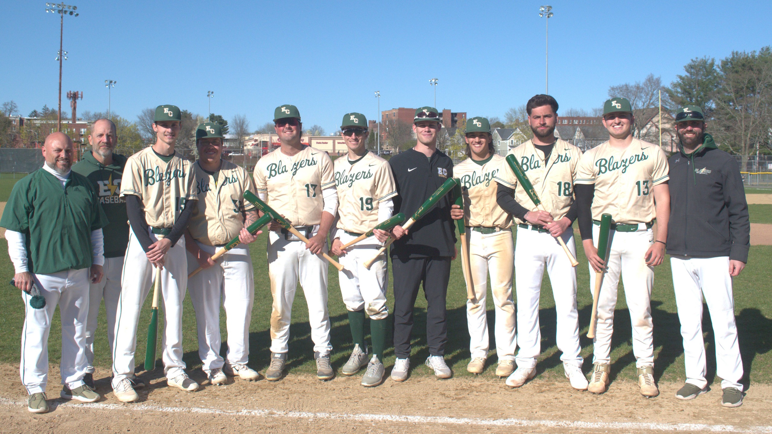 Baseball Splits Senior Day Doubleheader with Dean