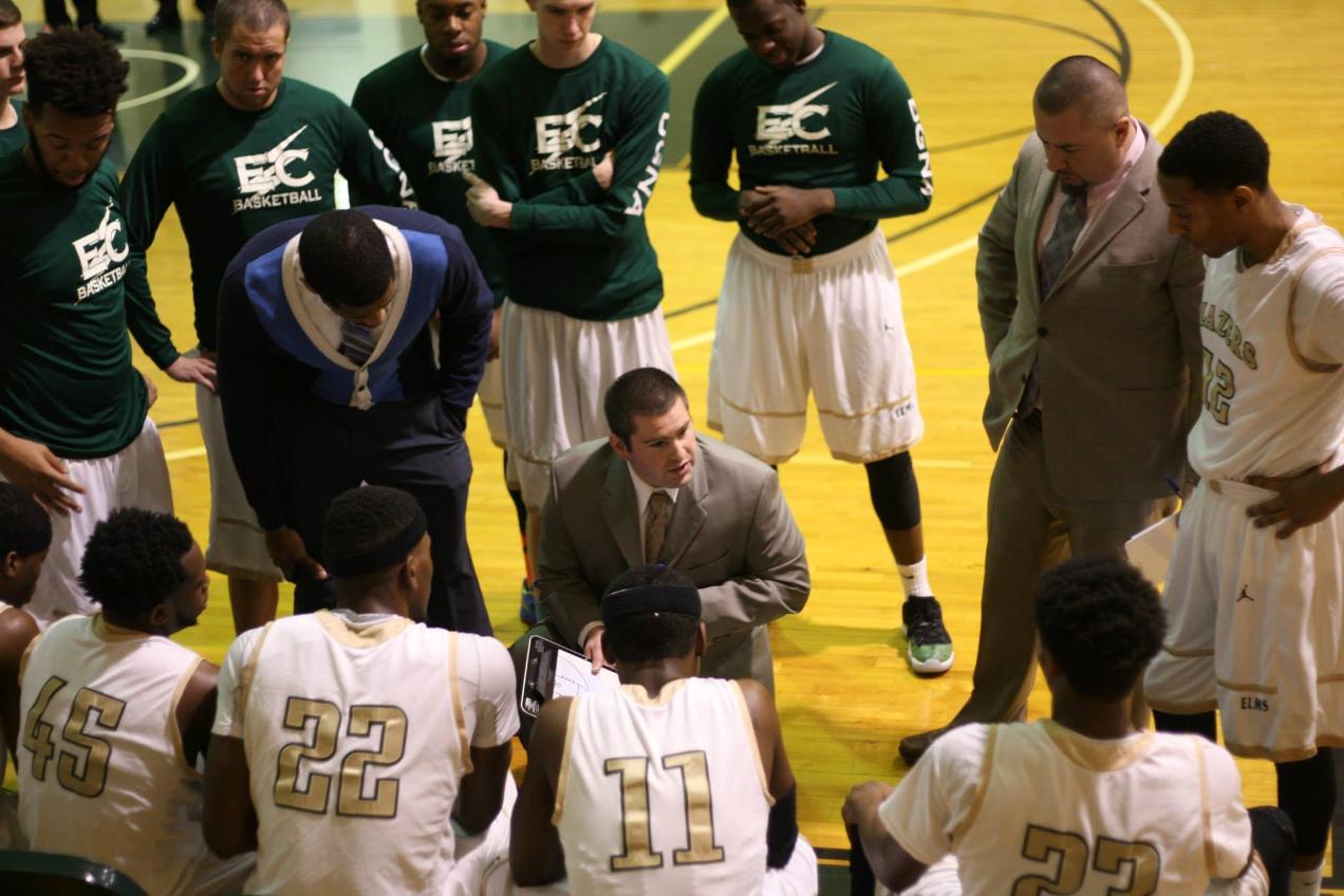 Daniel Webster Edges Men' s Basketball in Overtime
