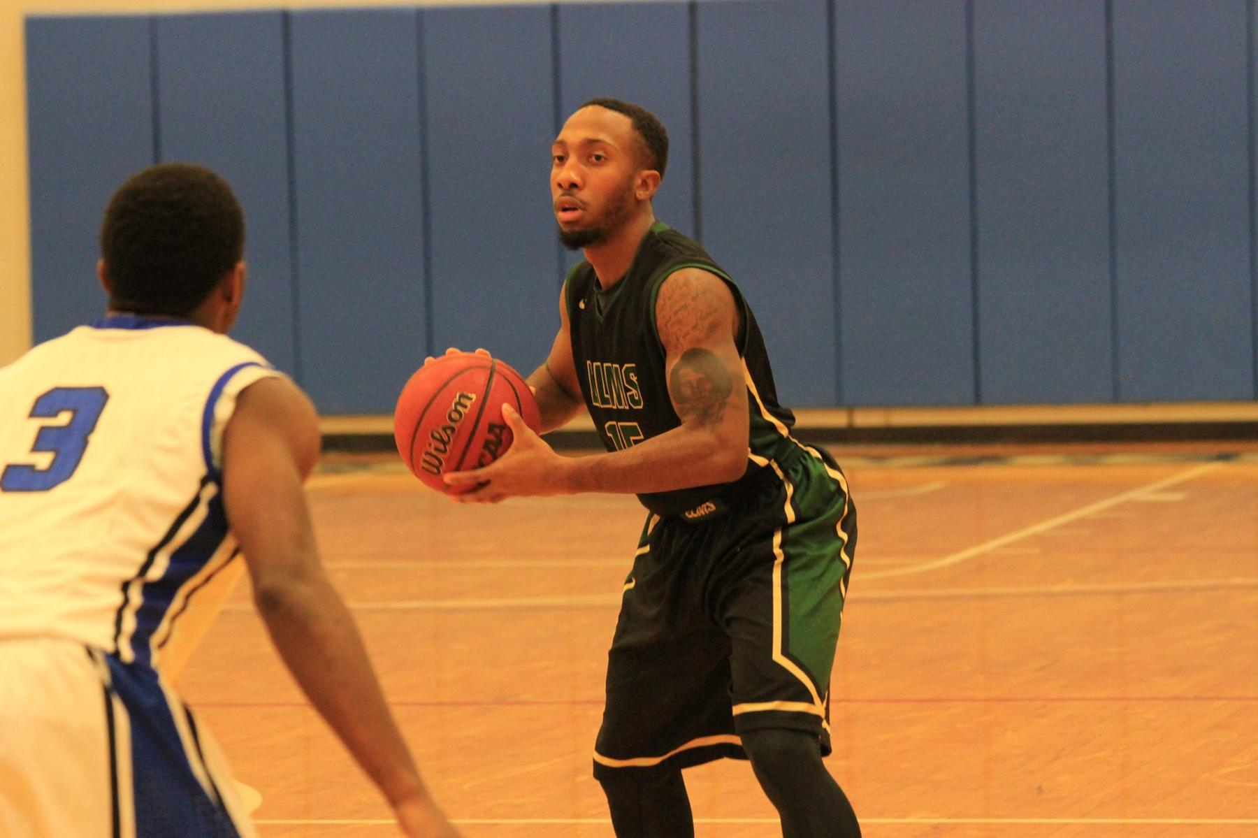 Men's Basketball Holds Off Regis