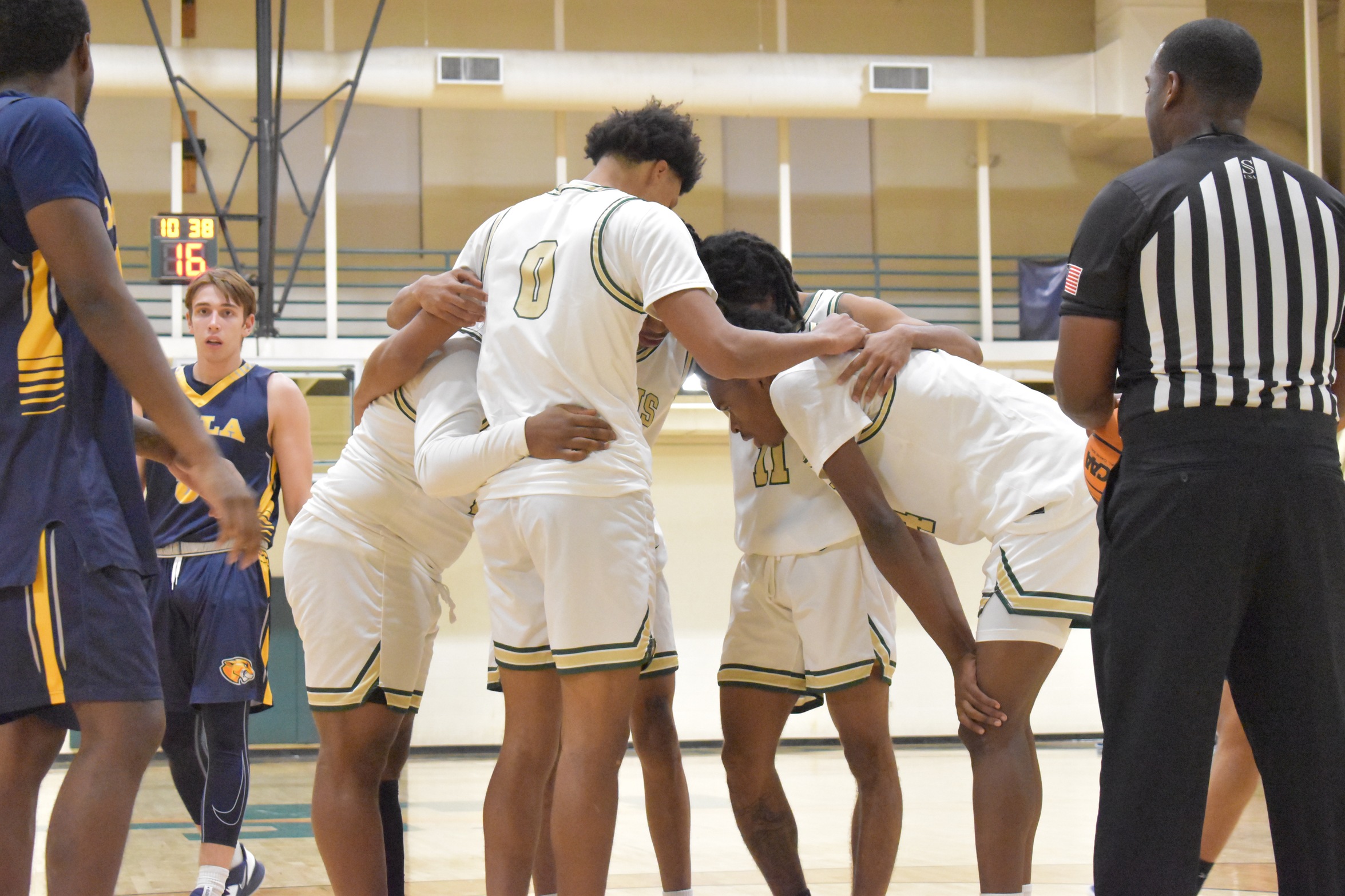 Vikings Defeat Blazers, 70-57