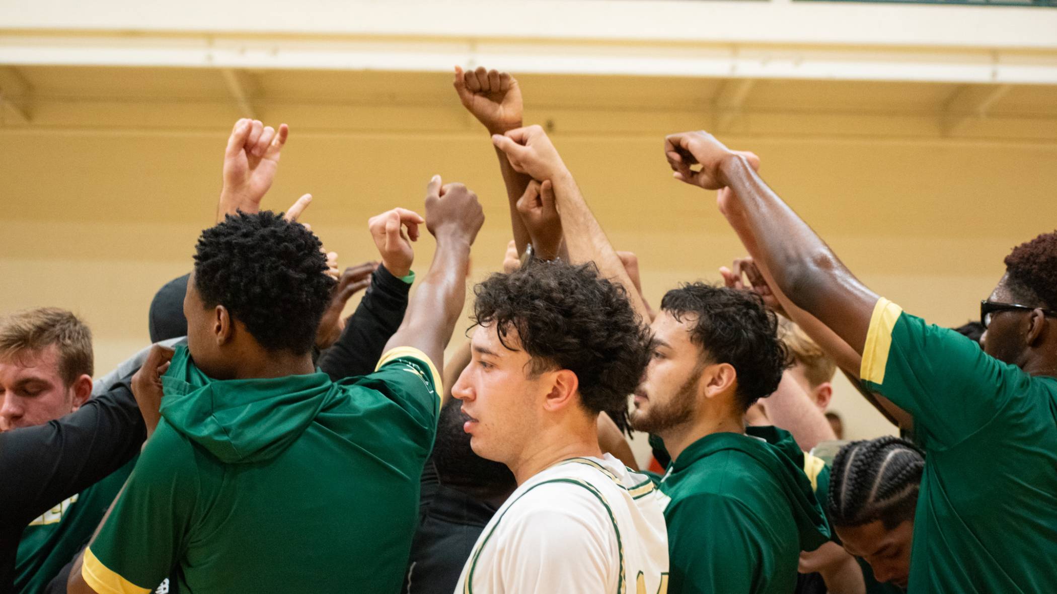 Men's Hoops Lose in the Big City to Pratt