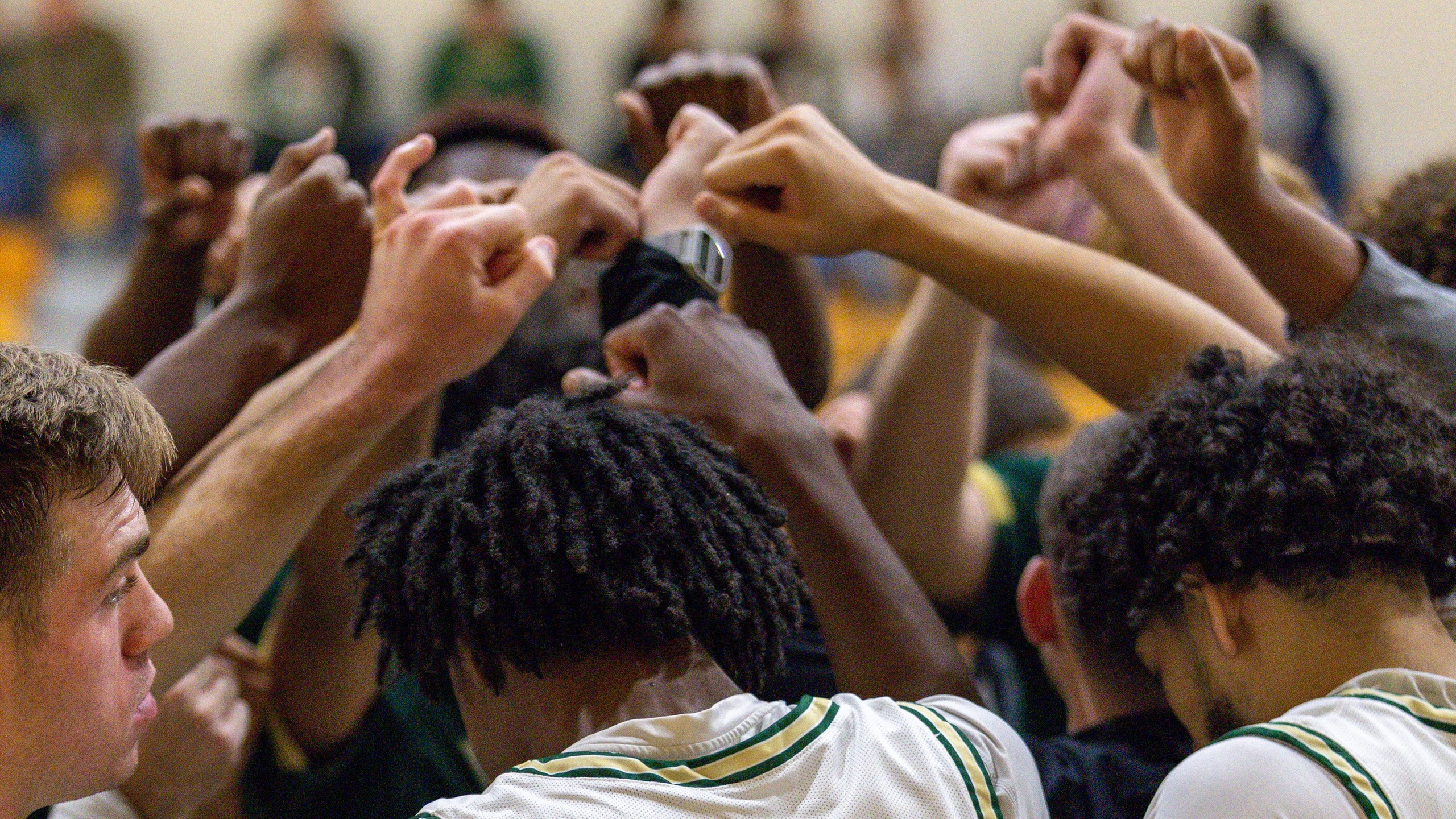 Men's Basketball Lose on the Road at Sage
