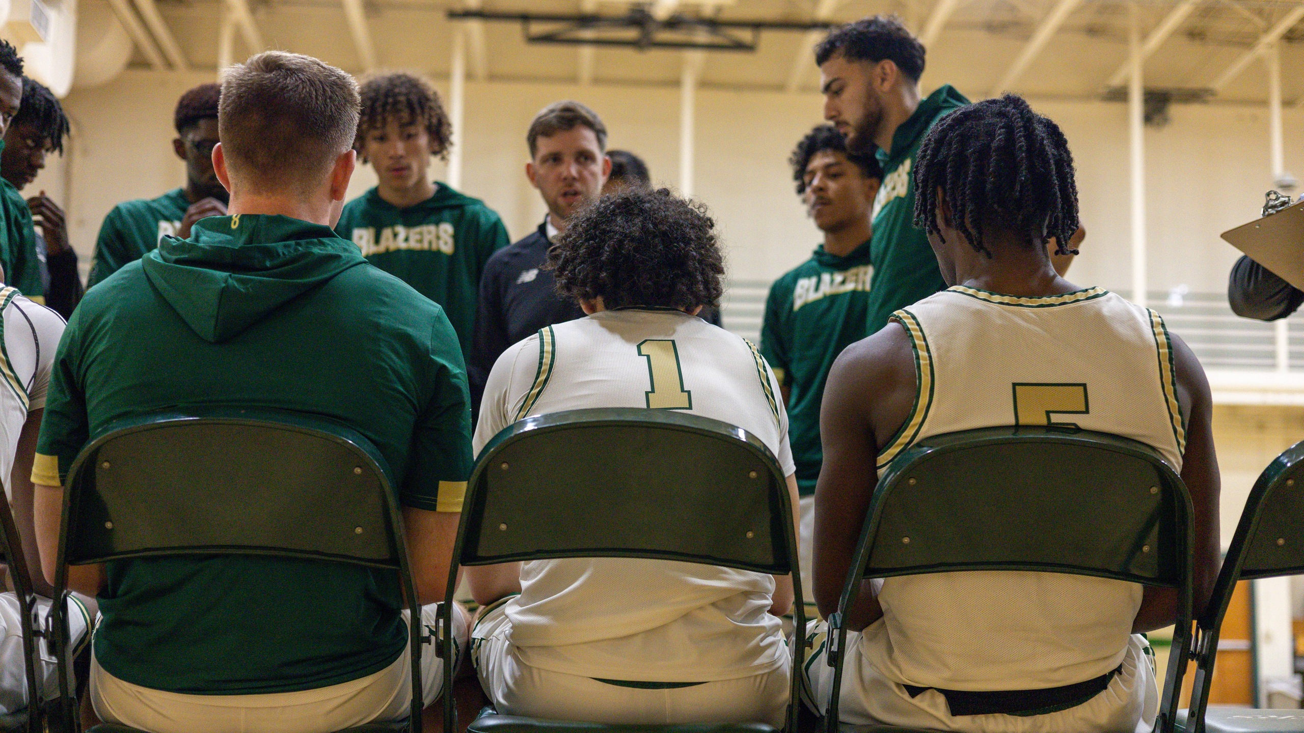 Men's Hoops Lose in a Close Game at Home to Curry