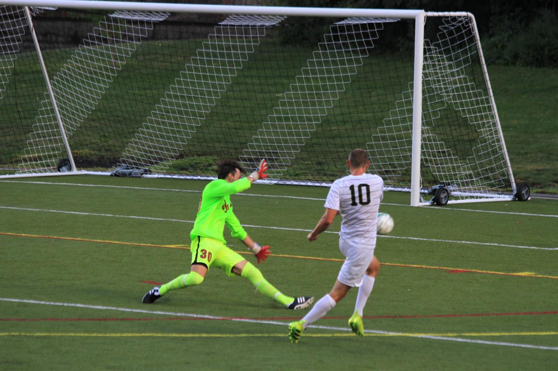 Men's Soccer Overwhelmed By Connecticut College