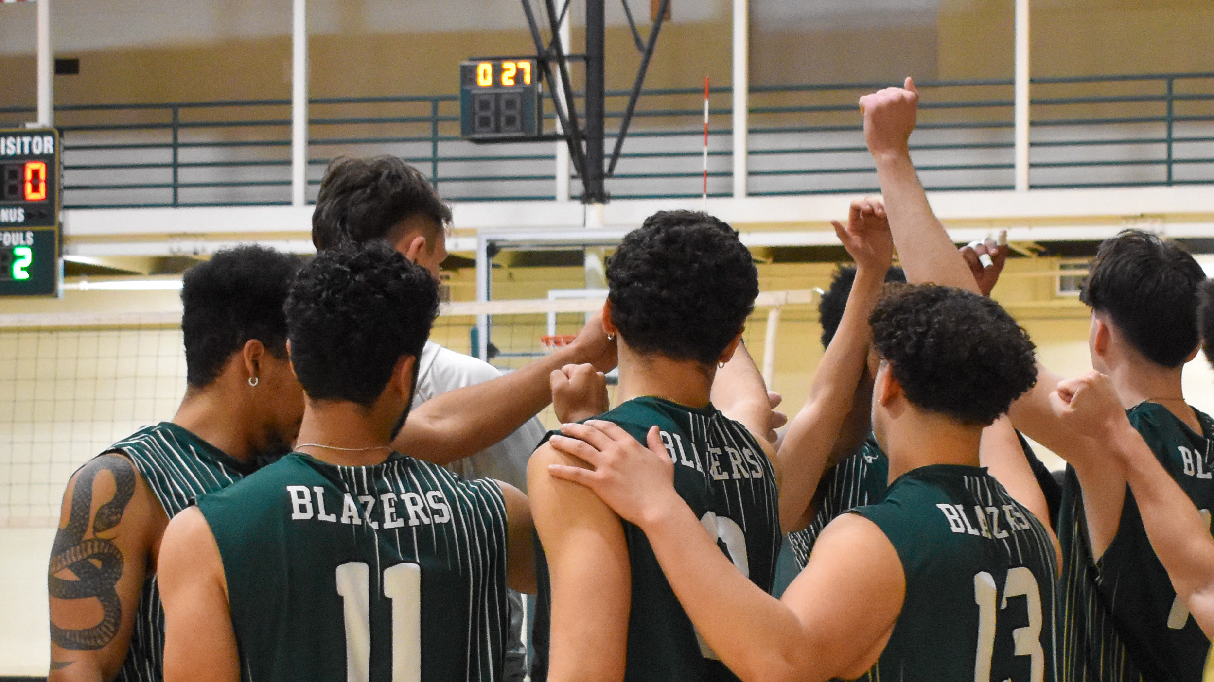 Men's Volleyball Lose to Regis in Season Opener