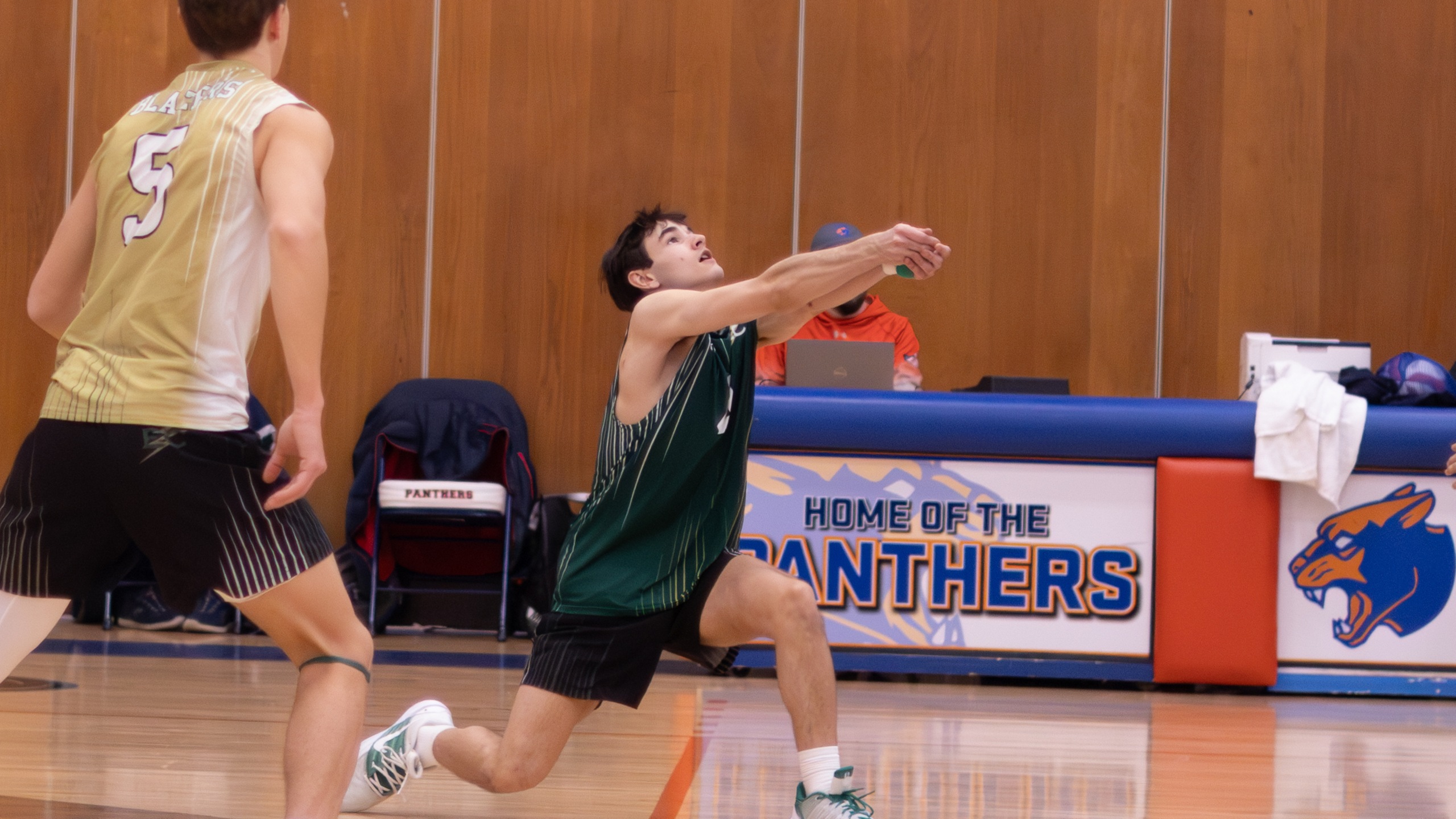 Men's Volleyball Dethrones King's College for Sixth-Straight Win