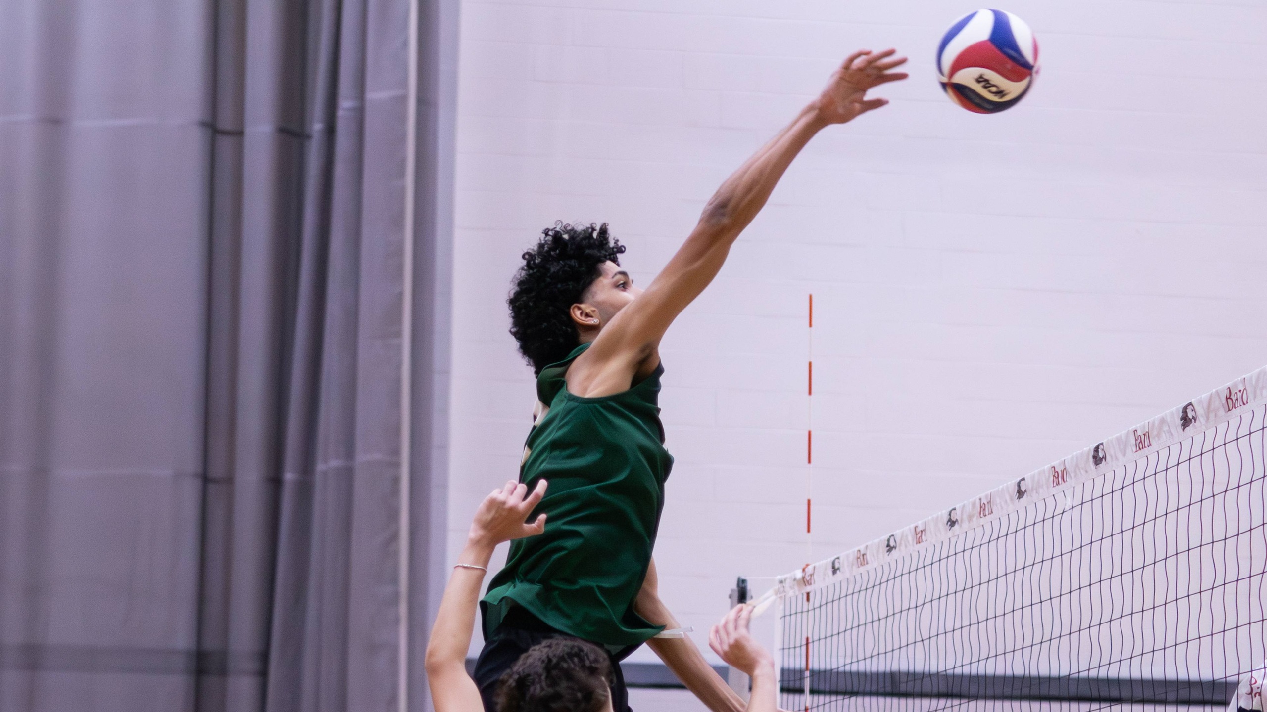 Men's Volleyball Reverse Sweeps Wheaton on the Road