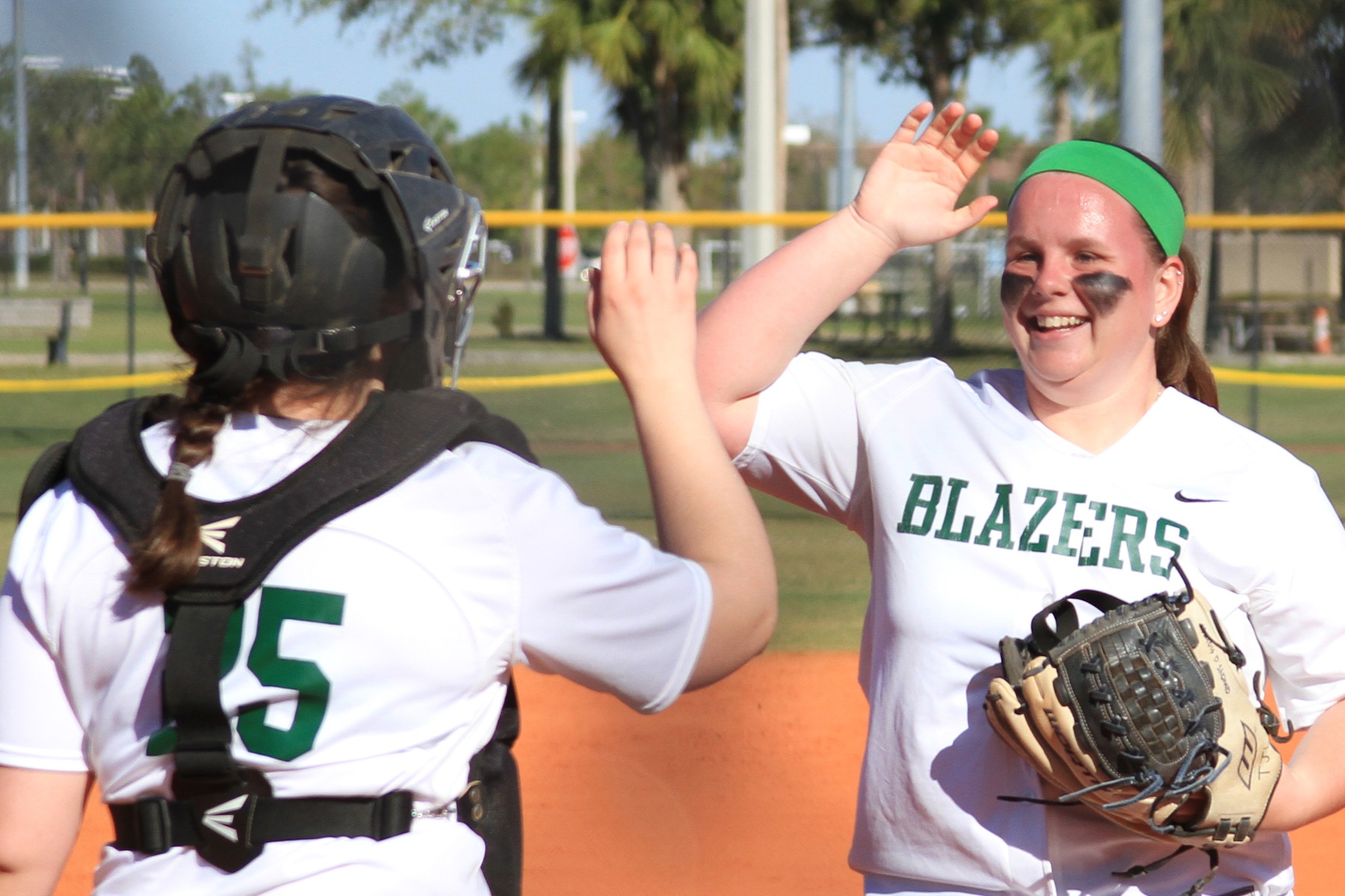 Elms Softball Picks Up Two Wins To Close Out Gene Cusic Classic