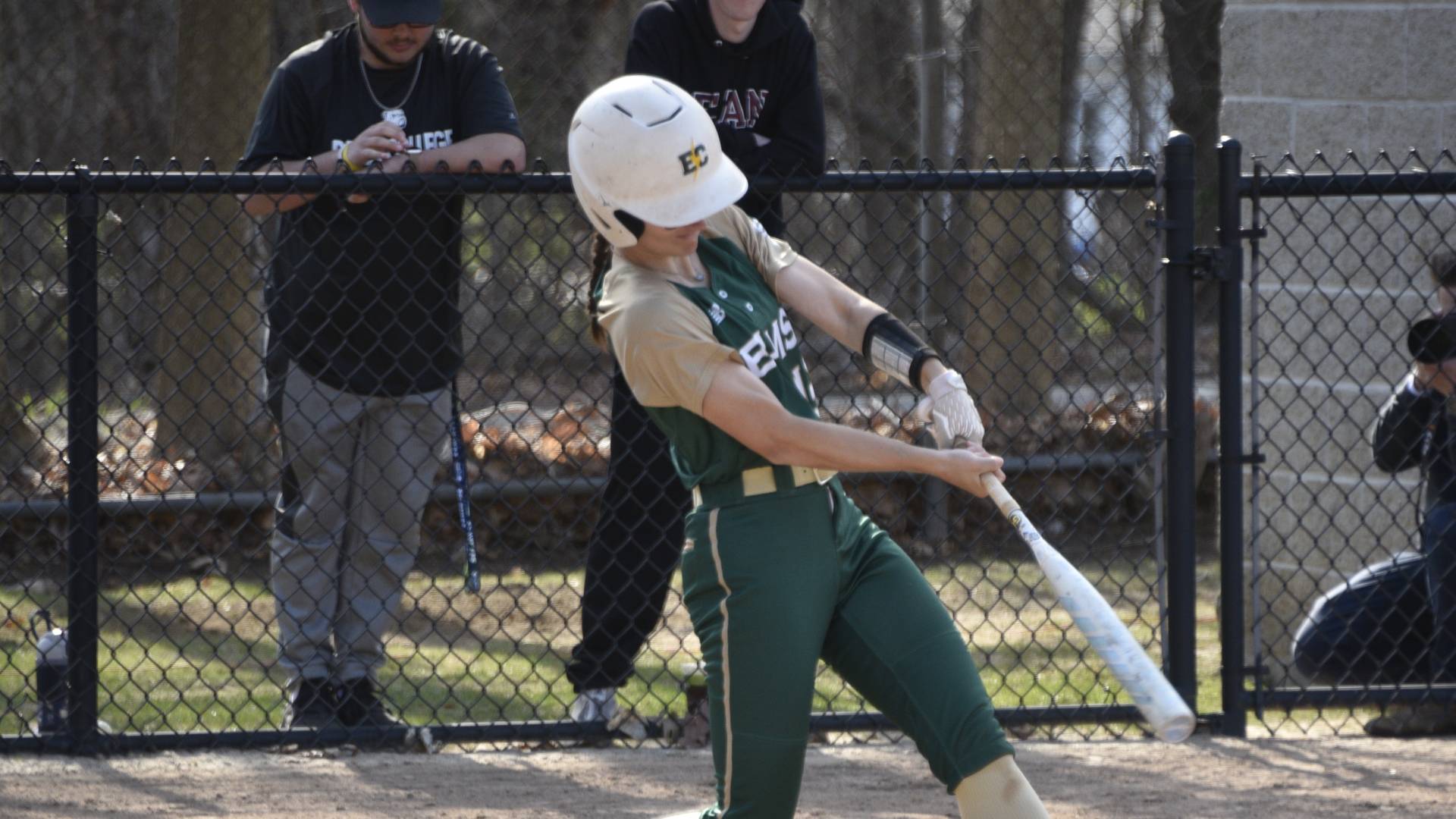 Softball Lose to Dean in Extra Innings