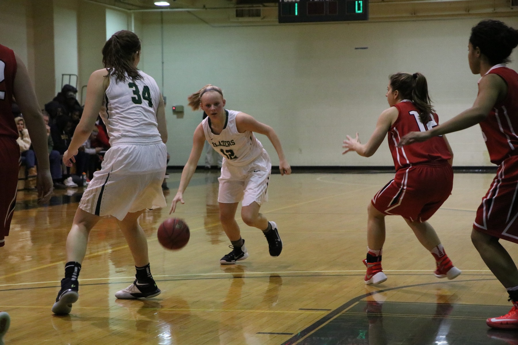 Women's Basketball Edges Newbury On The Road