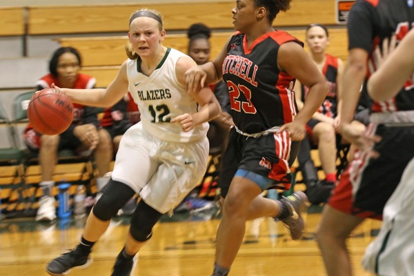 Becker Uses Big Second Half To Snap Blazer Women's Basketball Win Streak