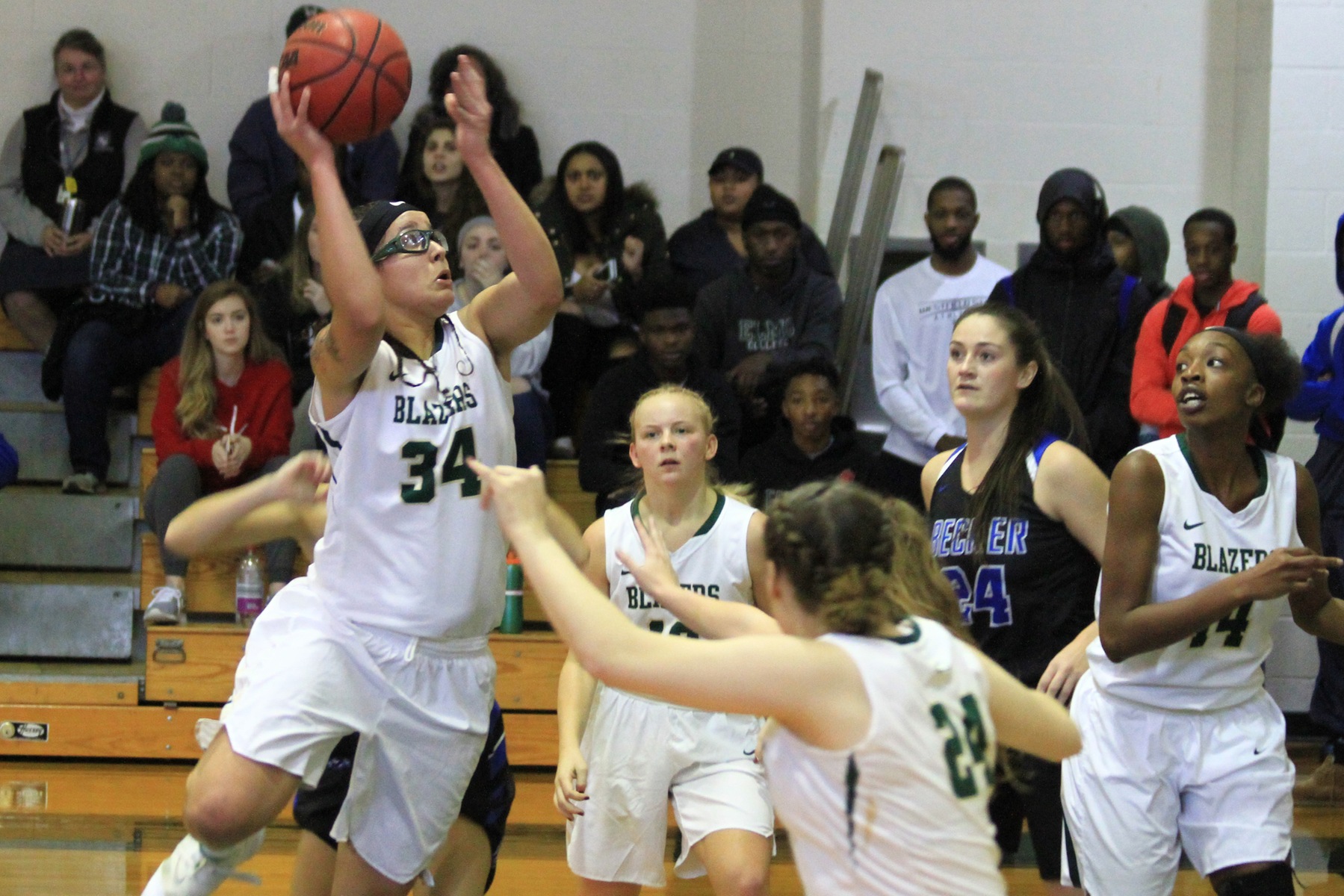 Women's Basketball Falls At Dean, 75-63