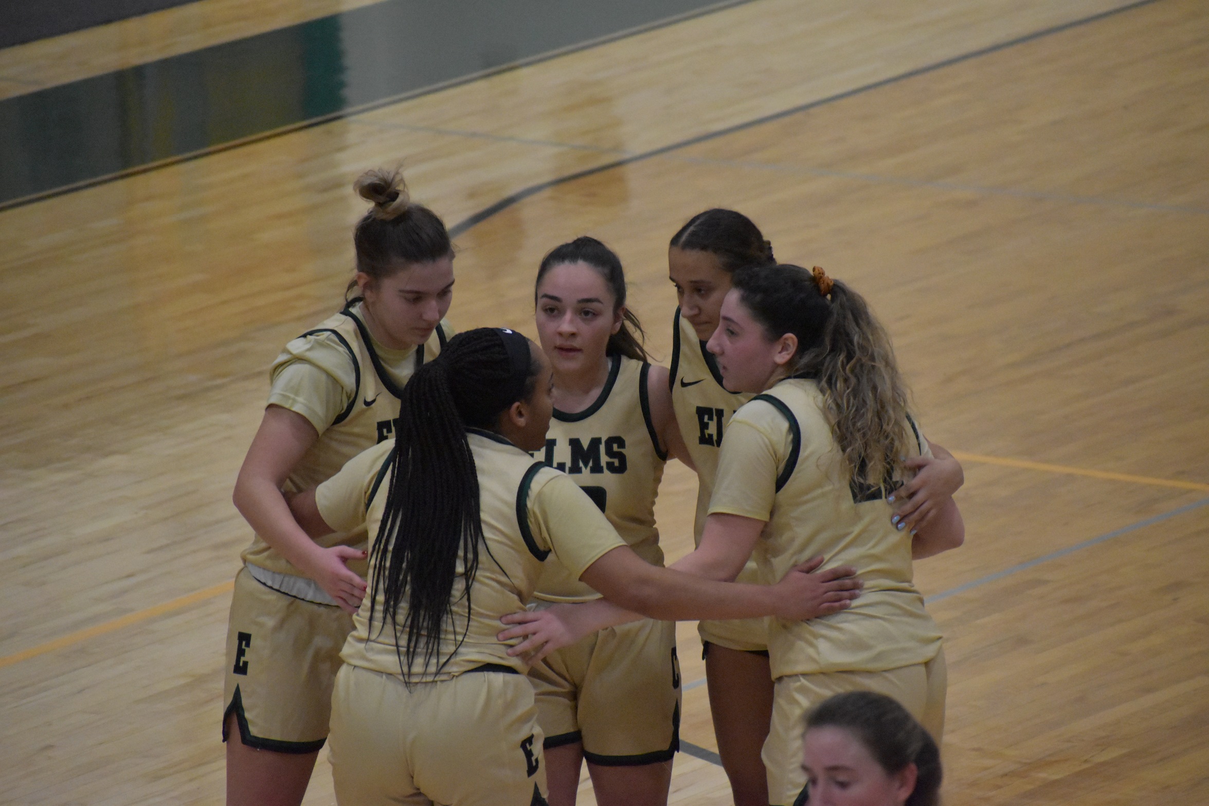Women's Basketball Tame Bulldogs