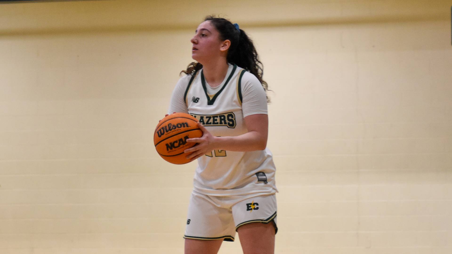 USJ Beat Women's Hoops in Final Road Contest of Regular Season