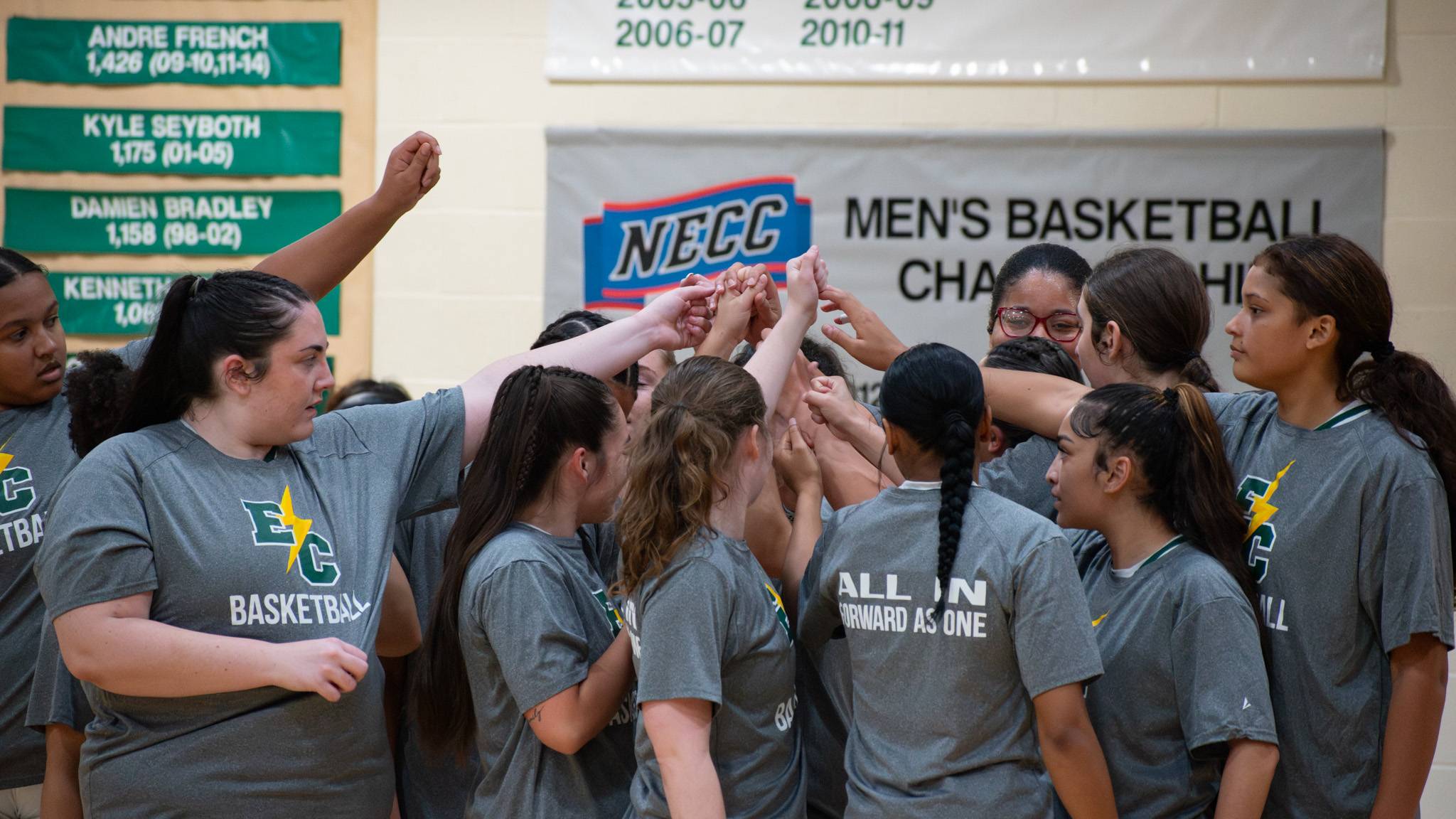 Women's Hoops Lose in a Non-Conference Game at Wellesley
