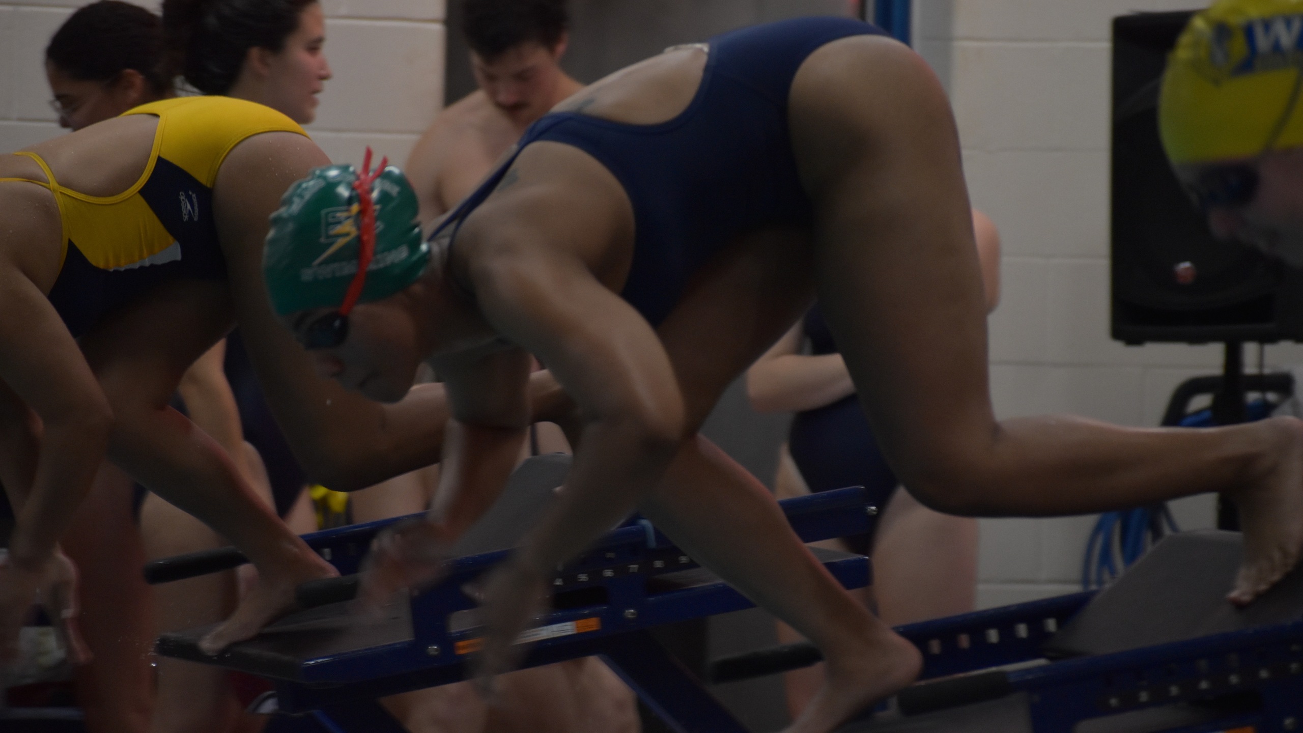 Women's Swimming Outlasts Golden Bears to Victory