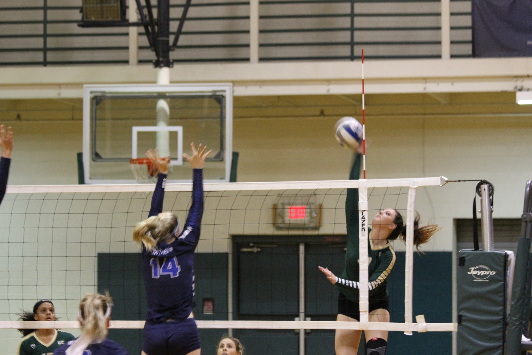 Women's Volleyball Splits Dean Tri-Match
