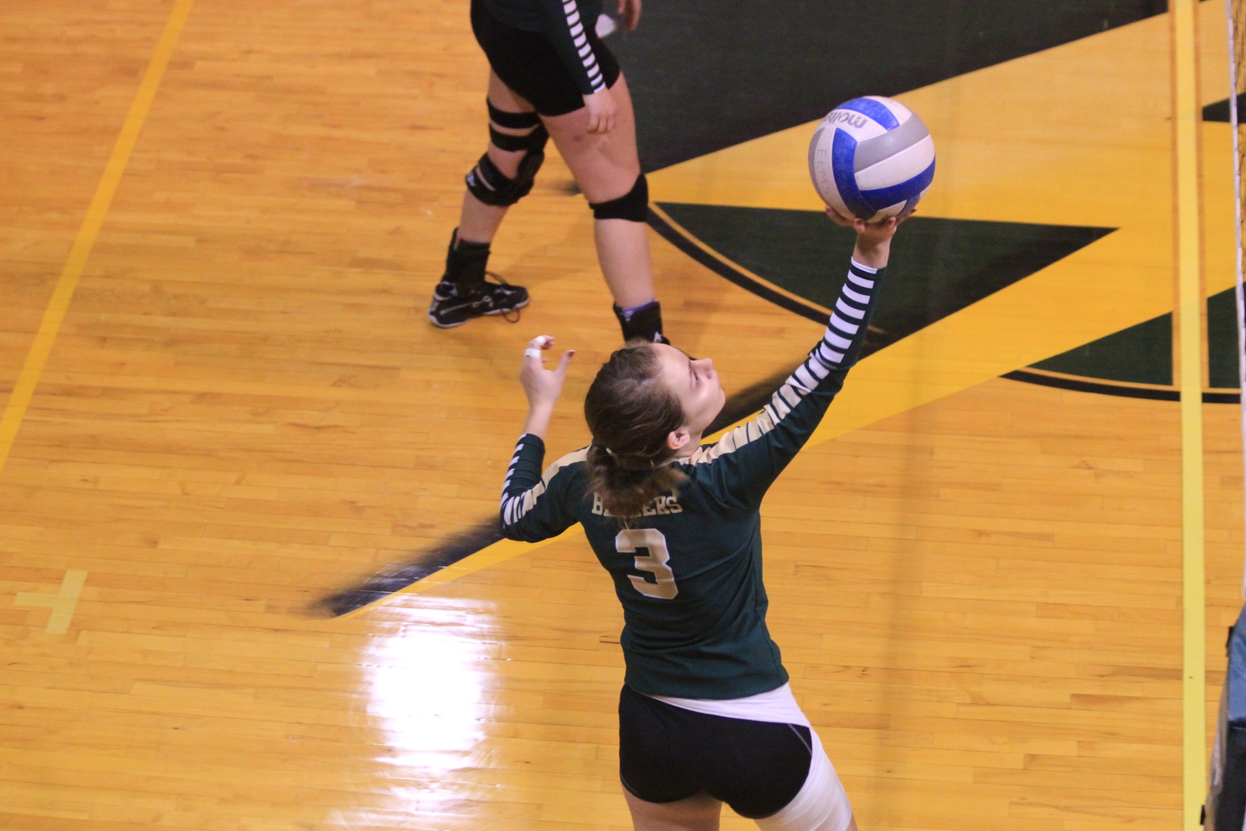 Women's Volleyball Earns Top Seed In NECC Tournament With Win At Lesley