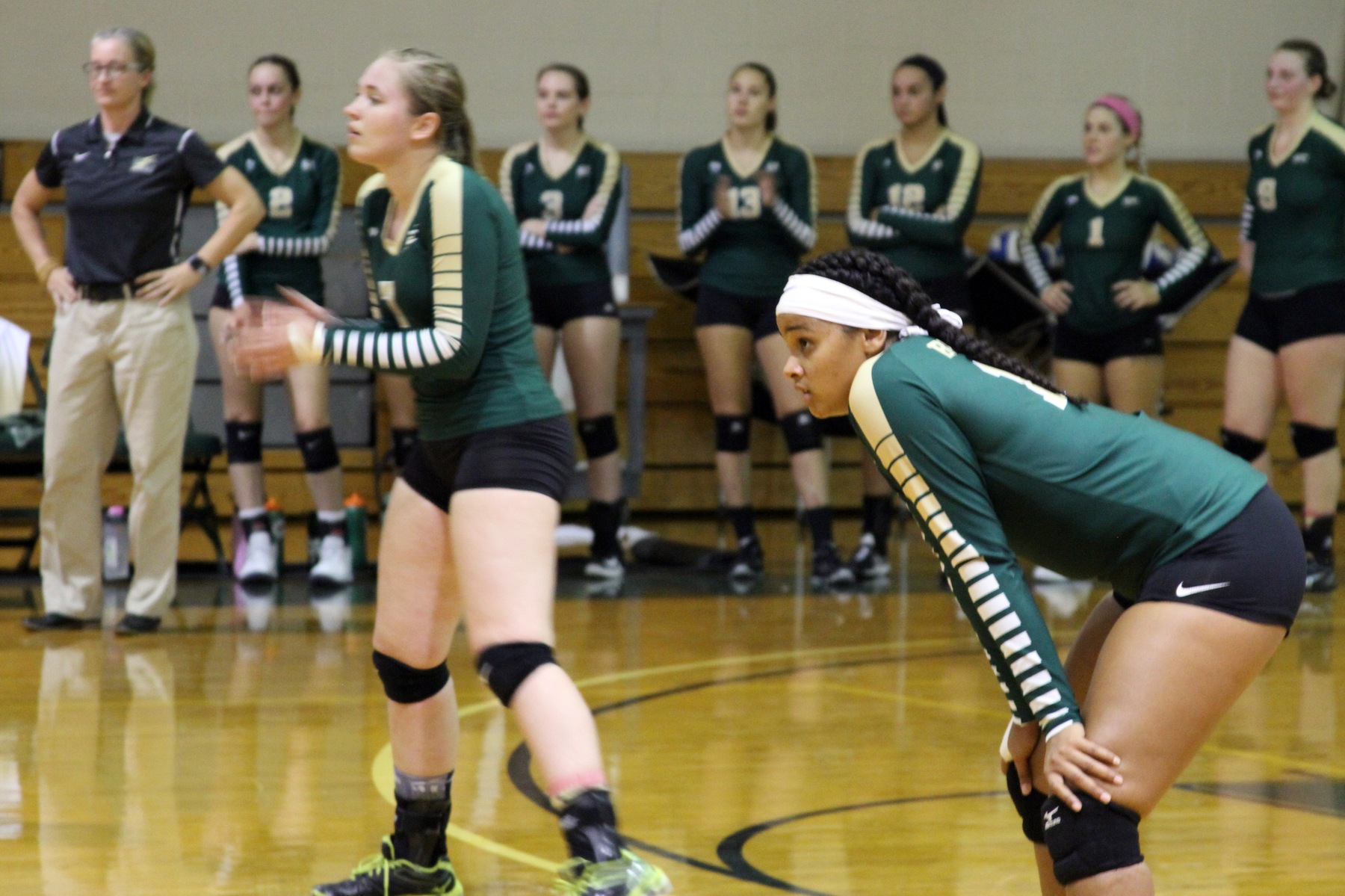 Women&rsquo;s Volleyball Picks Up NECC Win Over Becker