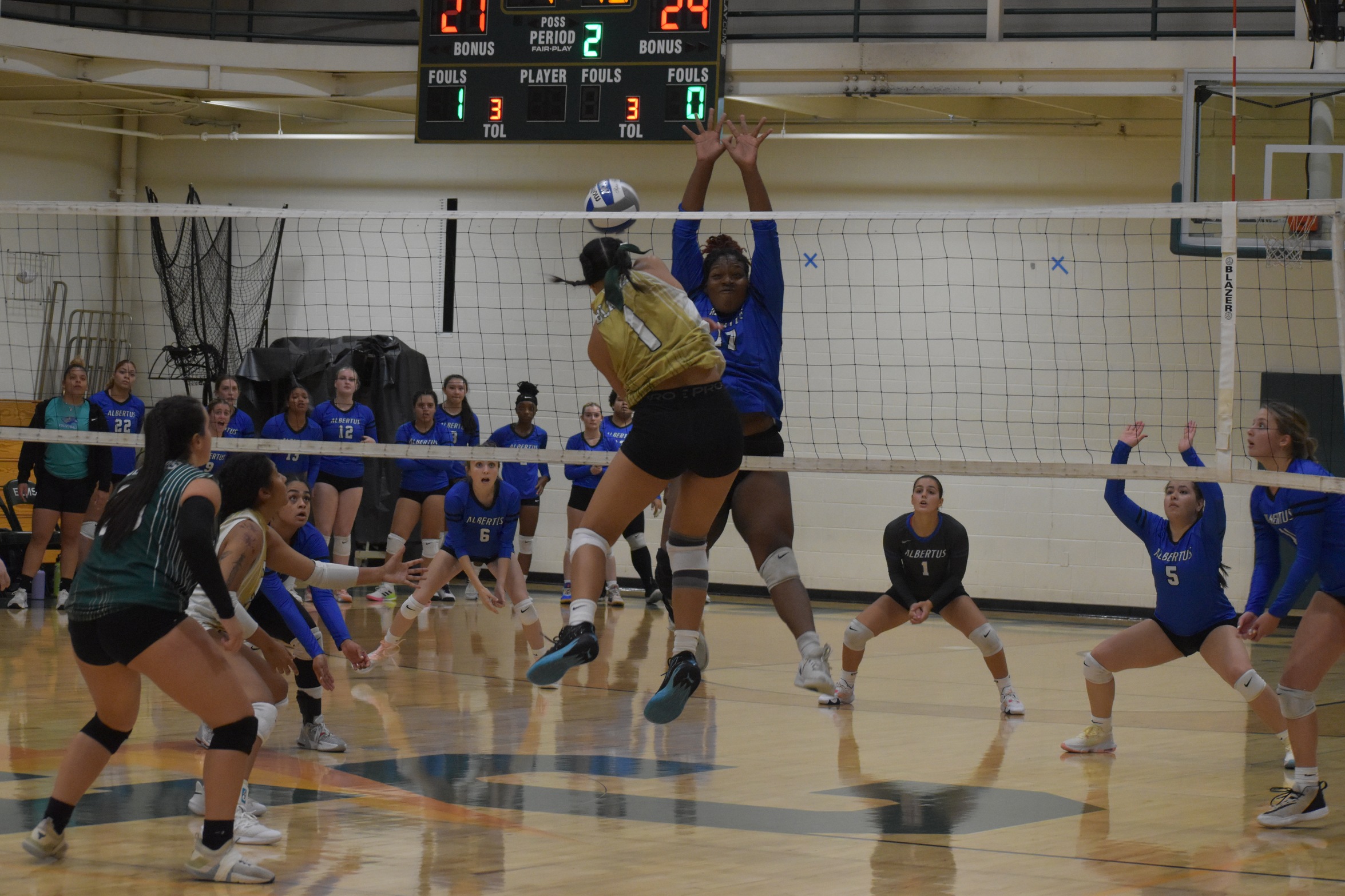 Blazers Blank Falcons in Straight Sets
