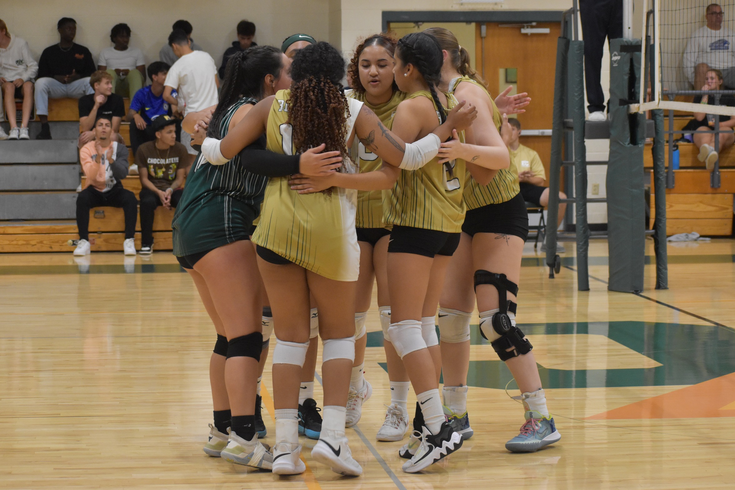 Blazers Fall in Five Set Thriller to the Mariners